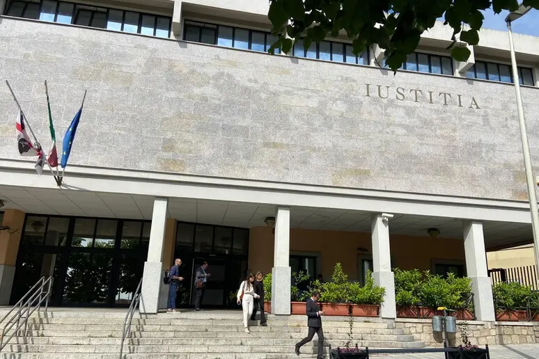 Il Tribunale di Tempio (foto Ansa)