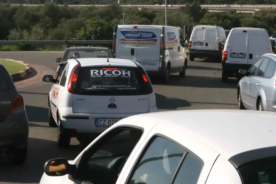 Traffico in tilt sulla Carlo Felice