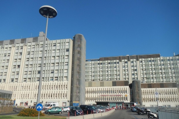 L'ospedale Cannizzaro di Catania (Ansa)