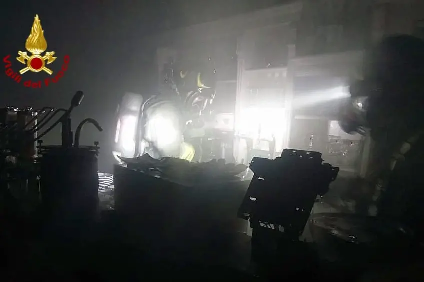 Il locale colpito (foto Vigili del fuoco)