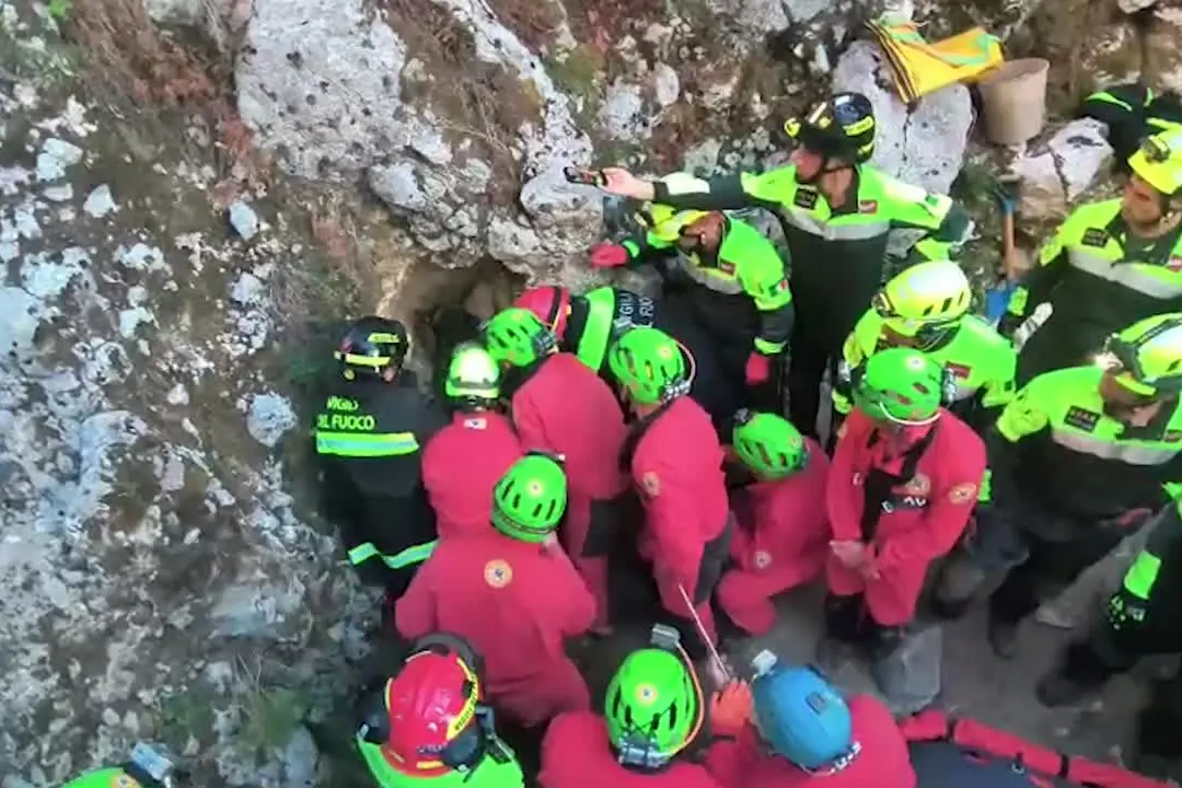 Liberato speleologo intrappolato in grotta in Sardegna, è cosciente