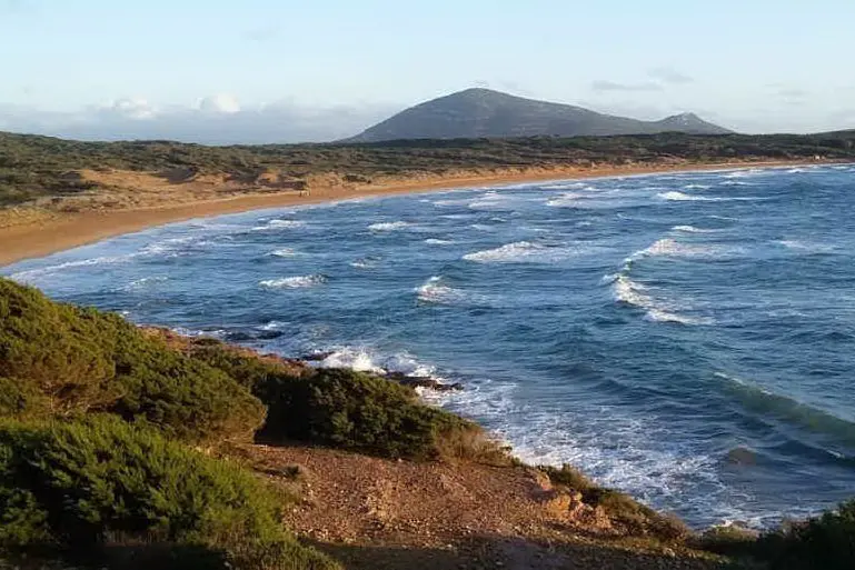 La baia di Porto Ferro ad Alghero