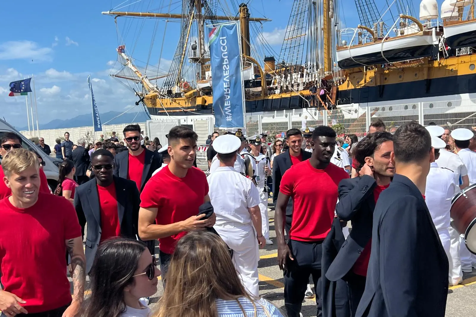 La visita del Cagliari Calcio alla nave Amerigo Vespucci (foto Madeddu)