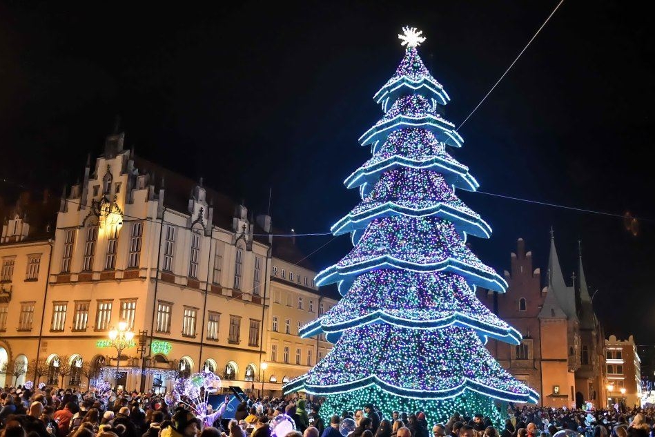 L'albero di Natale a Wroclaw, Polonia (Ansa - Kulczynski)