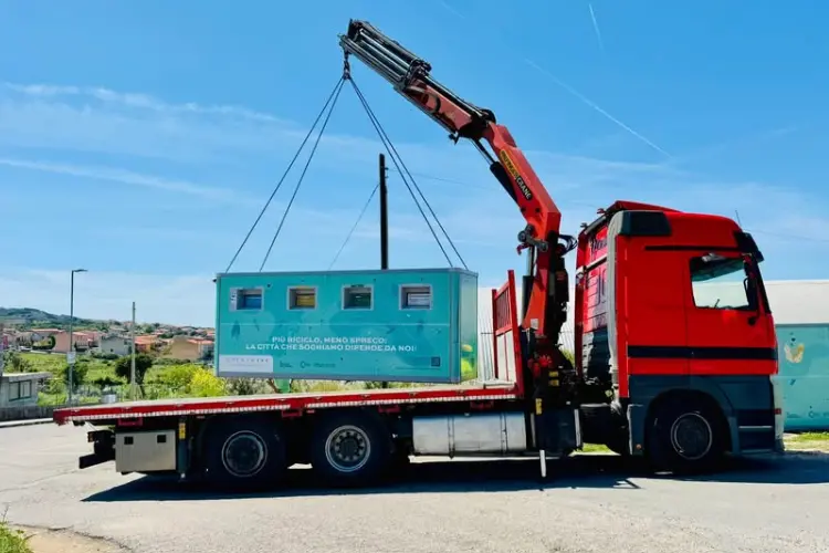 Il posizionamento delle ecoisole a Ossi (foto concessa)