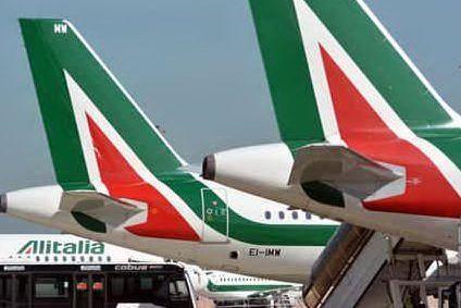 Alitalia, futuro incerto: rischia anche la continuità territoriale