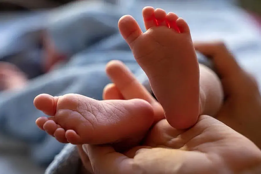 I piedini di un neonato (foto Pixabay)