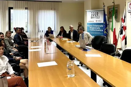 Sbloccata la graduatoria idonei Aspal, subito 30 assunzioni (foto Ansa)