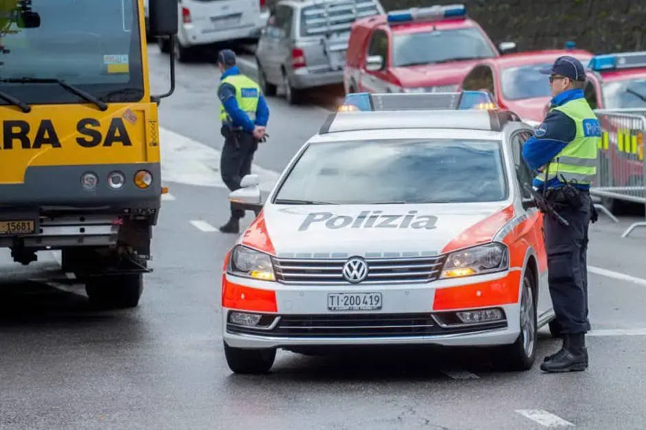 Polizia nella Svizzera italiana (Ansa)