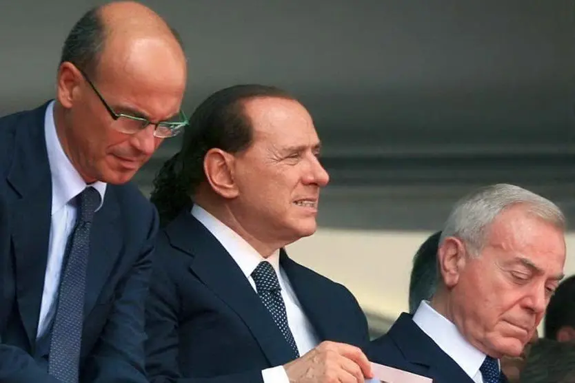 Tra i fedeli anche il premier Silvio Berlusconi (archivio L'Unione Sarda)