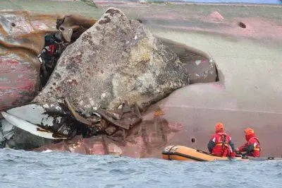 Lo scoglio de La Scole conficcato nella nave