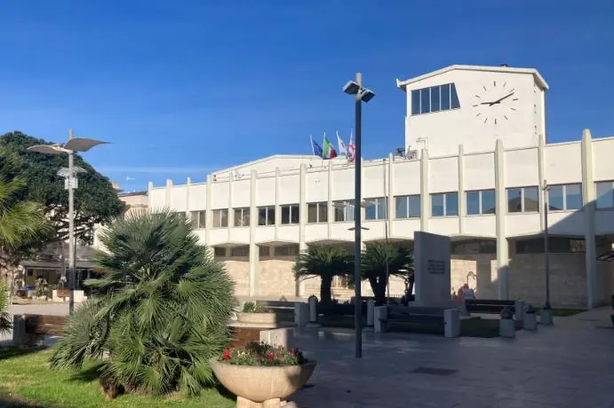 Il Municipio di Porto Torres (foto concessa)
