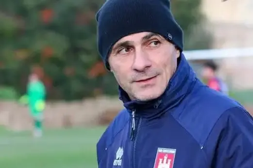 L'allenatore del Castelsardo, Carlo Nativi (foto Pischedda)