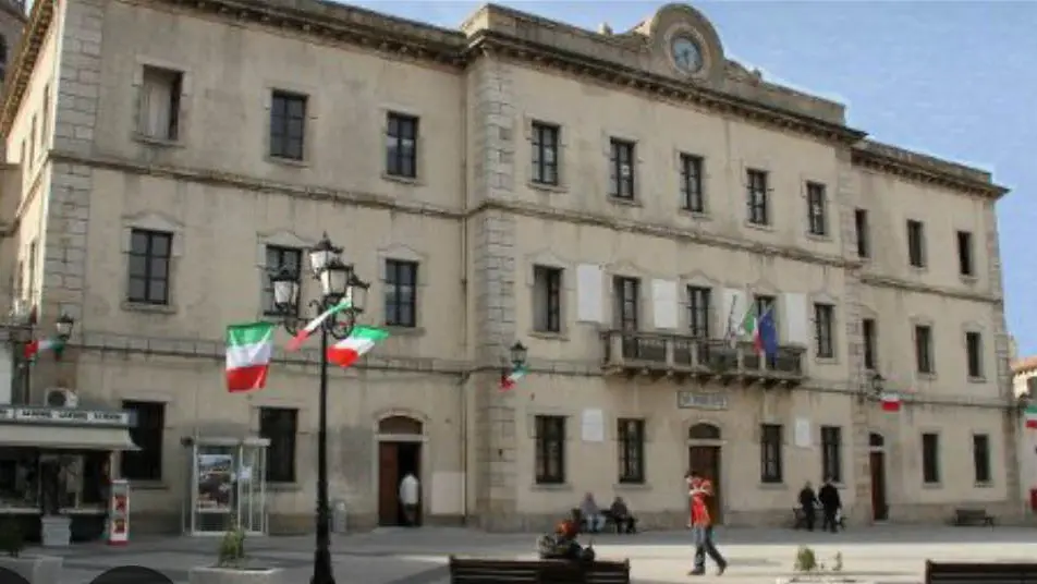 https://immagini.unionesarda.it/version/c:NGU0NmQxMDMtYjczZS00:ZTNlNmVmZDItZjE4Ny00/image.webp?f=16:9