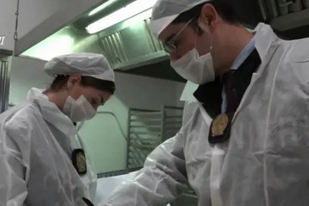 I Nas al lavoro (foto @Carabinieri)