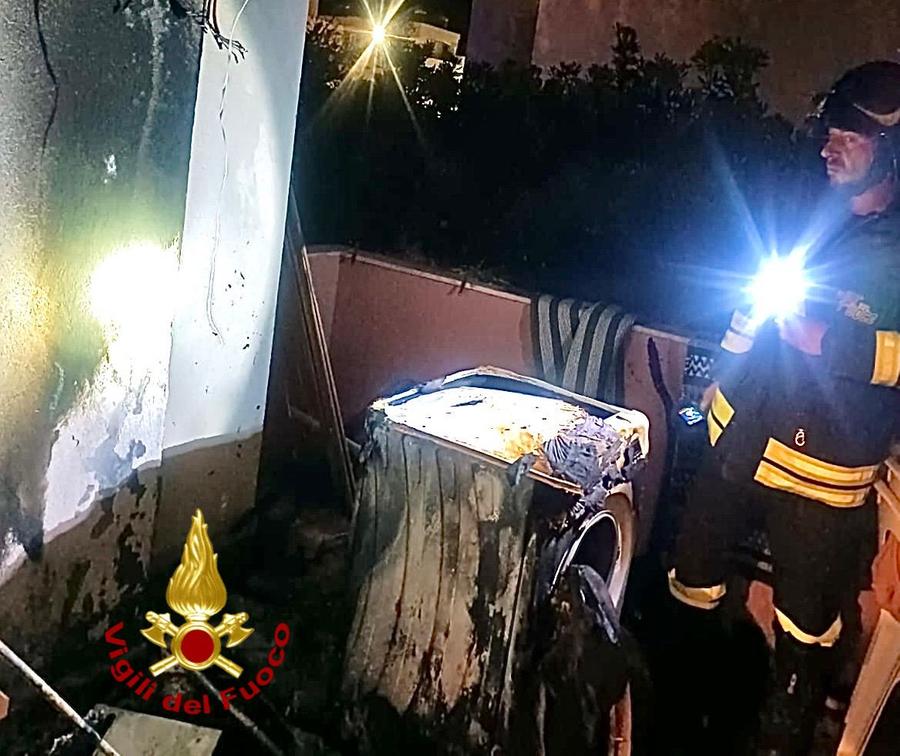 Alghero, incendio in un appartamento di via Malta: l’intervento dei vigili del fuoco