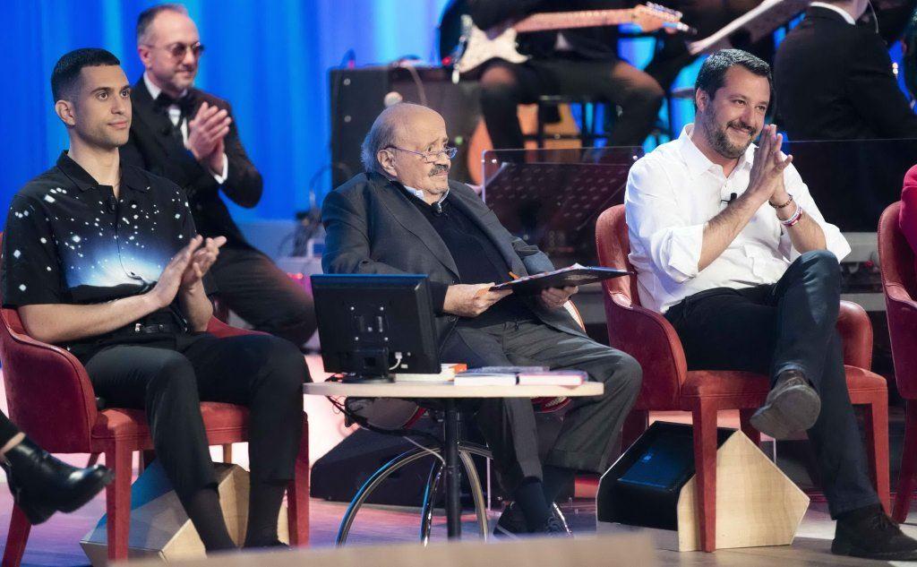 Mahmood e Salvini, tra i due Maurizio Costanzo (Ansa)
