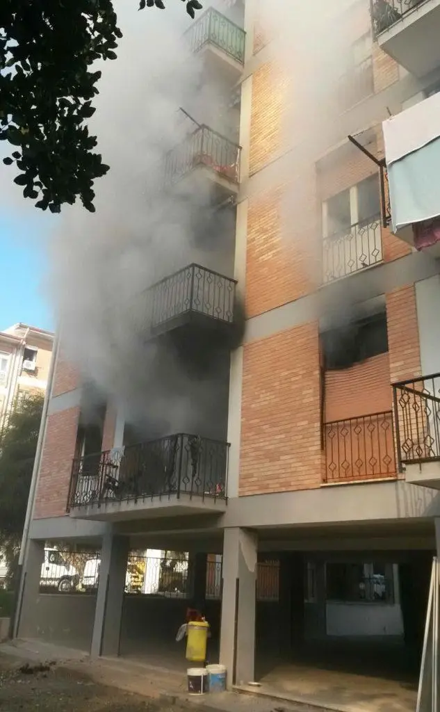 La palazzina dove è avvenuto l'incendio