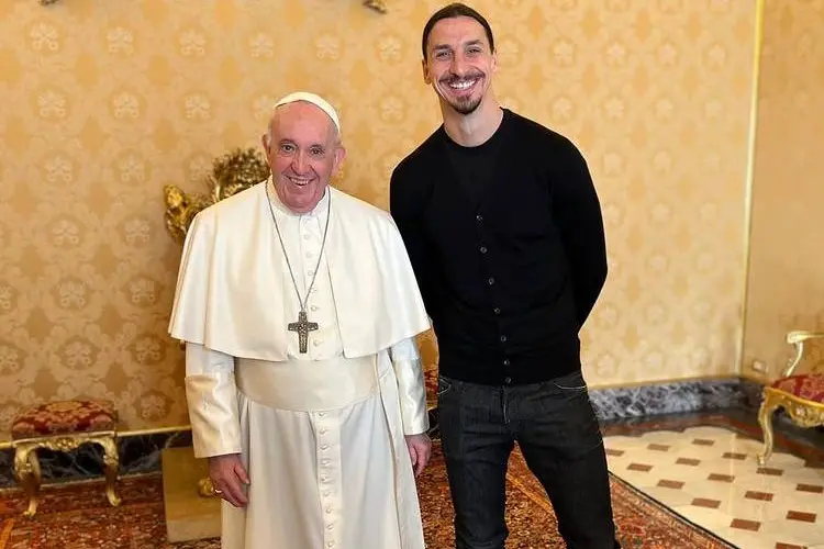 Ibrahimovic with Pope Francis (from Instagram)