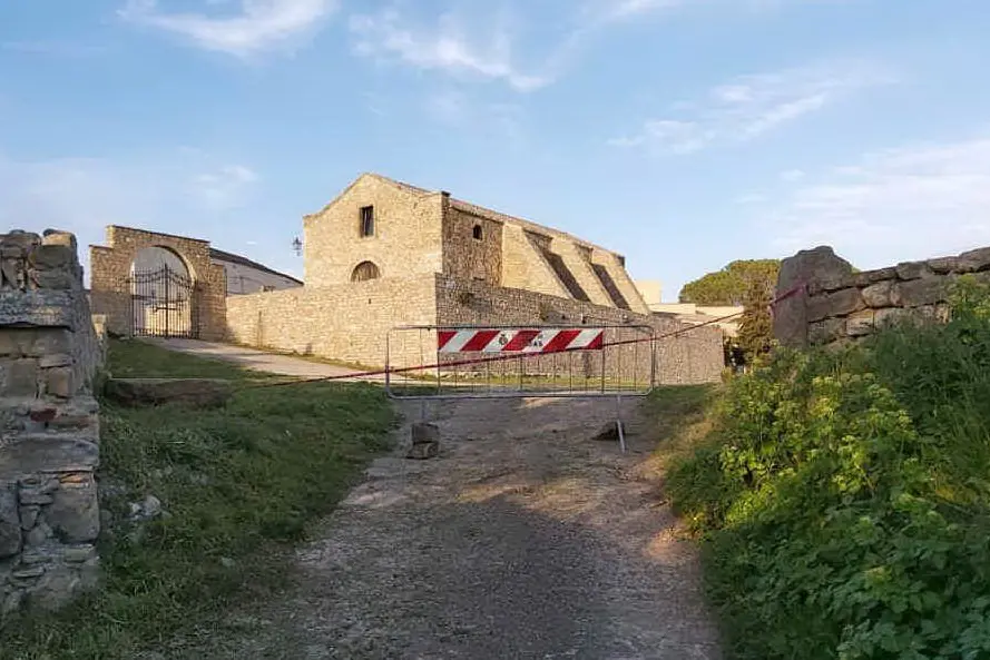 Chiuso il parco di San Francesco (foto Severino Sirigu)