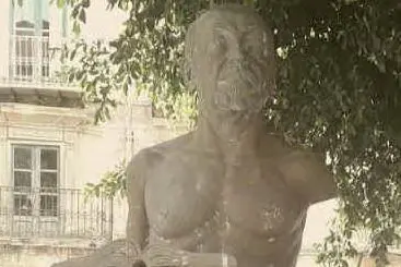 La statua di Pirandello ad Agrigento