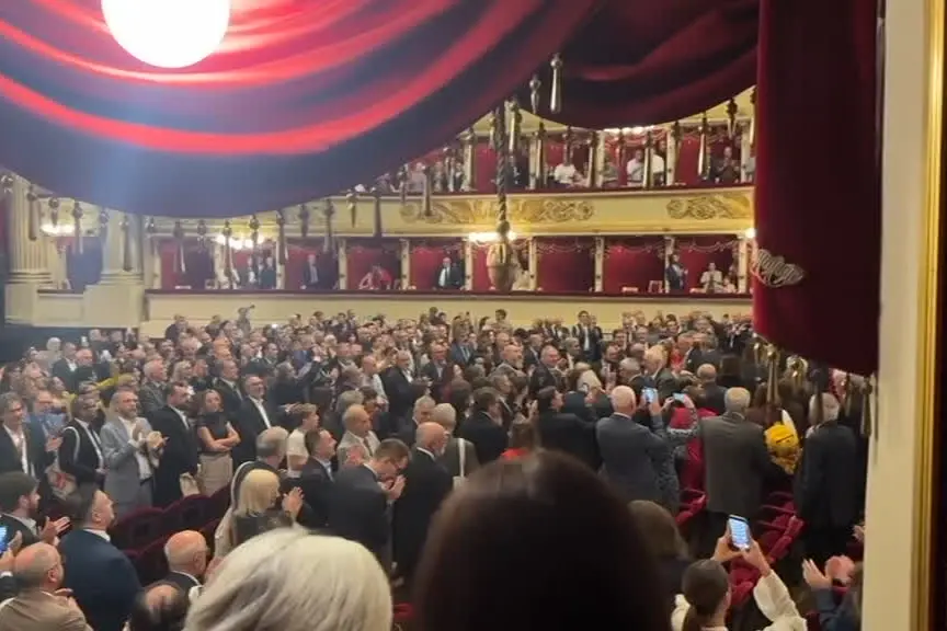 Concluse celebrazioni 120 anni Cgil: platea Scala intona "Bella ciao"