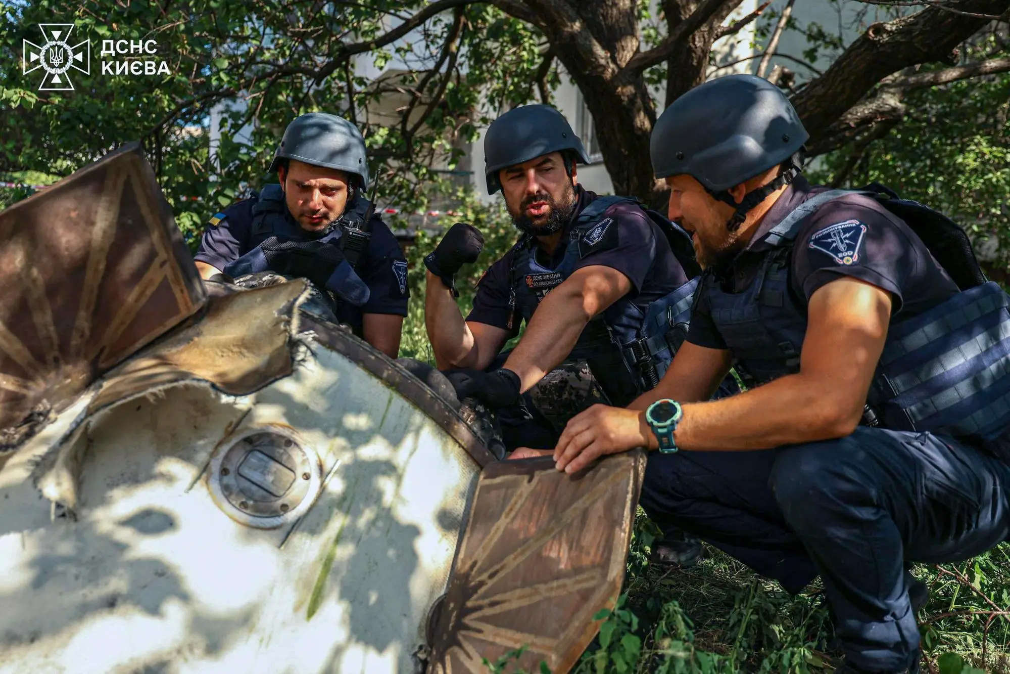 epa13070255 A handout photo made available by the Ukrainian State Emergency Service (SES) shows Ukrainian sappers clearing debris from a downed Russian missile at the site where it fell near a high-rise residential building in Kyiv, Ukraine, 28 June 2026, amid the ongoing Russian invasion. EPA/UKRAINAIN STATE EMERGENCY SERVICE HANDOUT HANDOUT EDITORIAL USE ONLY/NO SALES