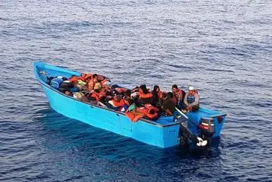 Migranti (foto simbolo Ansa - Ufficio stampa Polizia)