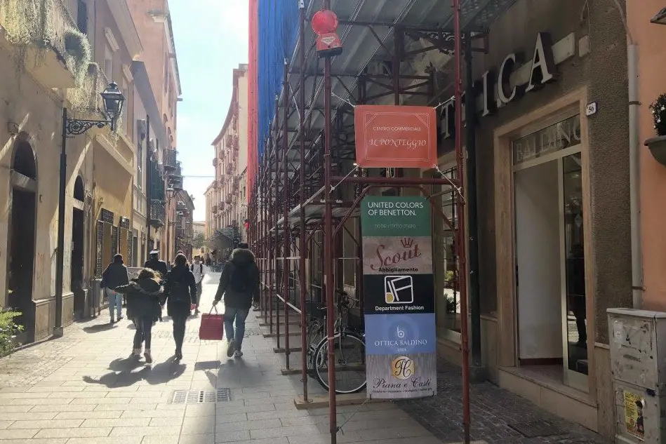 Le impalcature (foto L'Unione Sarda - Pinna)
