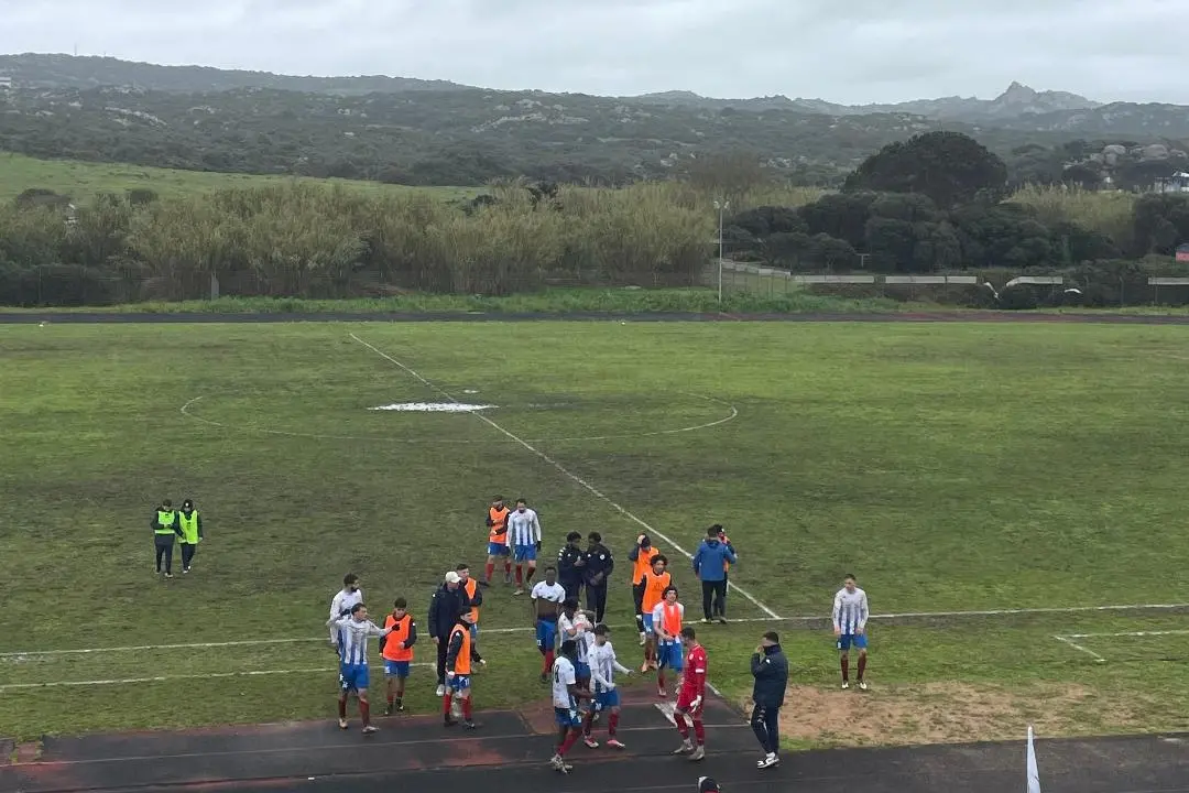 Il Santa Teresa festeggia la vittoria contro la Ferrini (foto Paolo Selis)