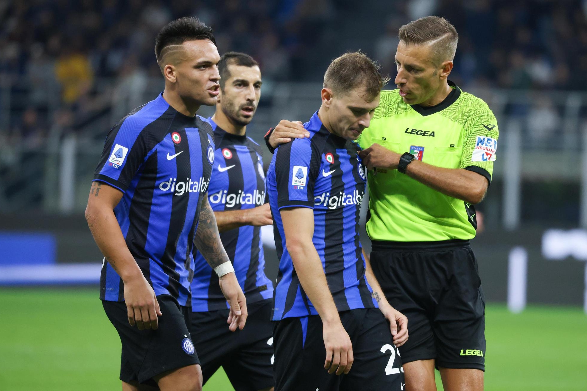 From L to R: Inter Milan’s Lautaro Martinez and his teammates Henrih Mkhitaryan and Nicolo Barella speaks with the referee Davide Massa during the Italian serie A soccer match between FC Inter and As Roma Giuseppe Meazza stadium in Milan, 1 October 2022. ANSA / MATTEO BAZZI