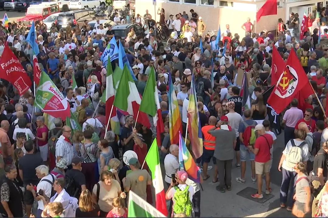 Trentino, in mille contro il raduno naziskin ieri a Dro