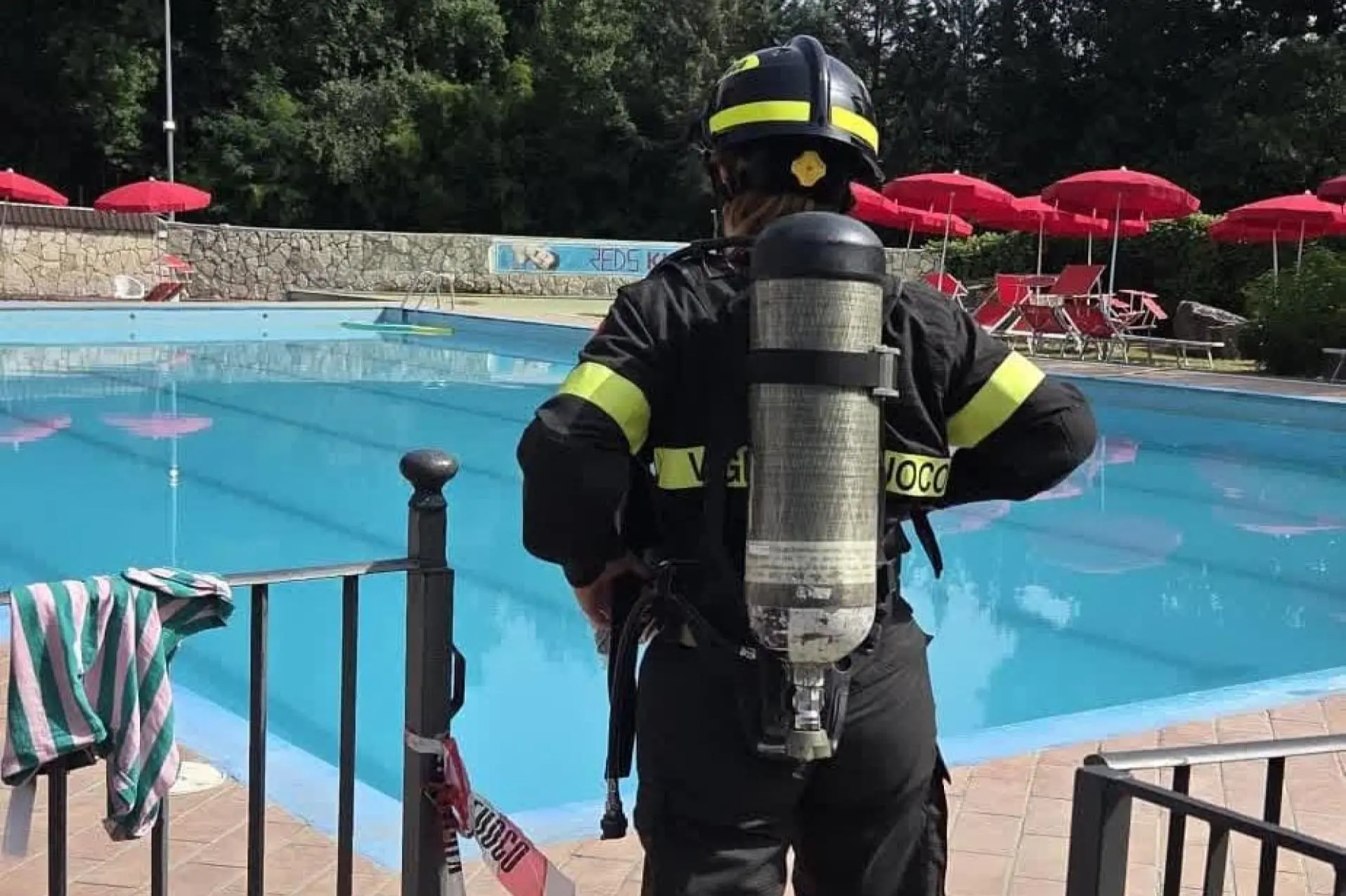 Otto intossicati per una fuga cloro in piscina: bimbo in codice rosso ANSA