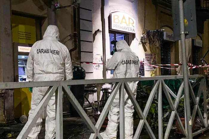 I rilievi dei carabinieri (Ansa)