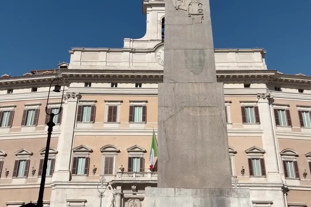 Studenti in tenda a Montecitorio. Schlein: "Basta persone senza casa e case senza persone"