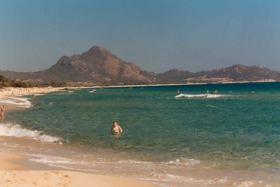 Una spiaggia in zona Costa Rei (Archivio L'Unione Sarda)