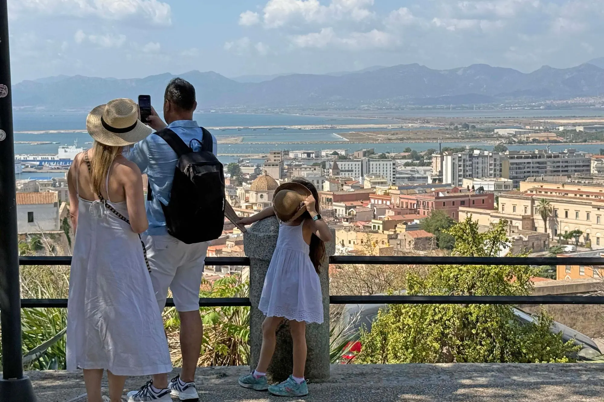 Turisti a Cagliari (archivio L'Unione Sarda - foto Solinas)