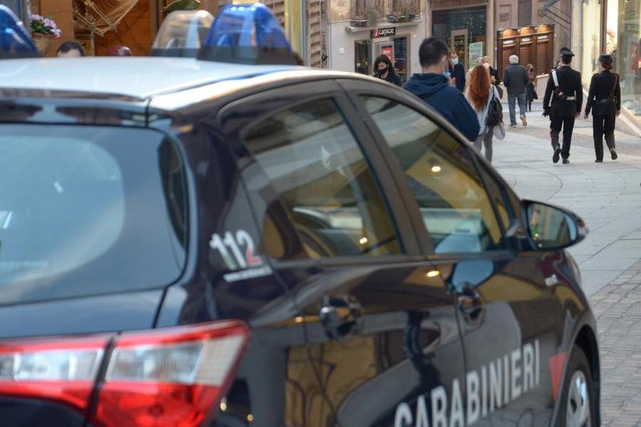 Rapina e furti ripetuti ai danni di un’attività commerciale: 44enne identificato a Cagliari