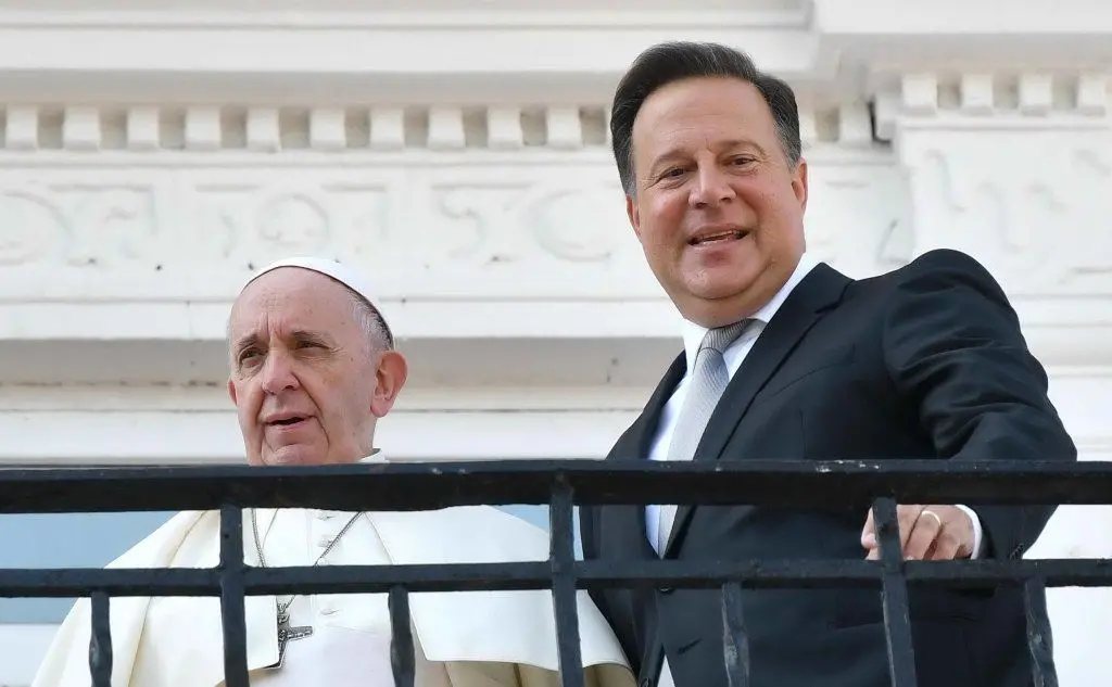 Il Papa insieme al presidente Juan Carlos Varela