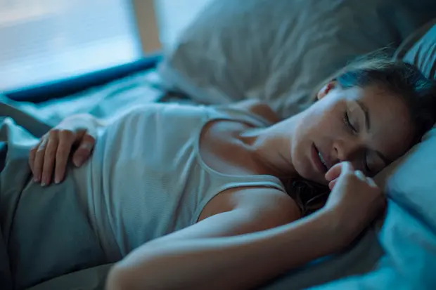 Il caldo nemico del sonno (foto Ansa)