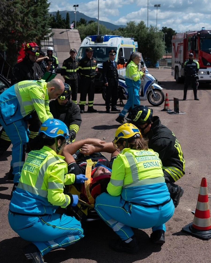 Gli studenti a lezione di sicurezza dai vigili: siate sempre prudenti