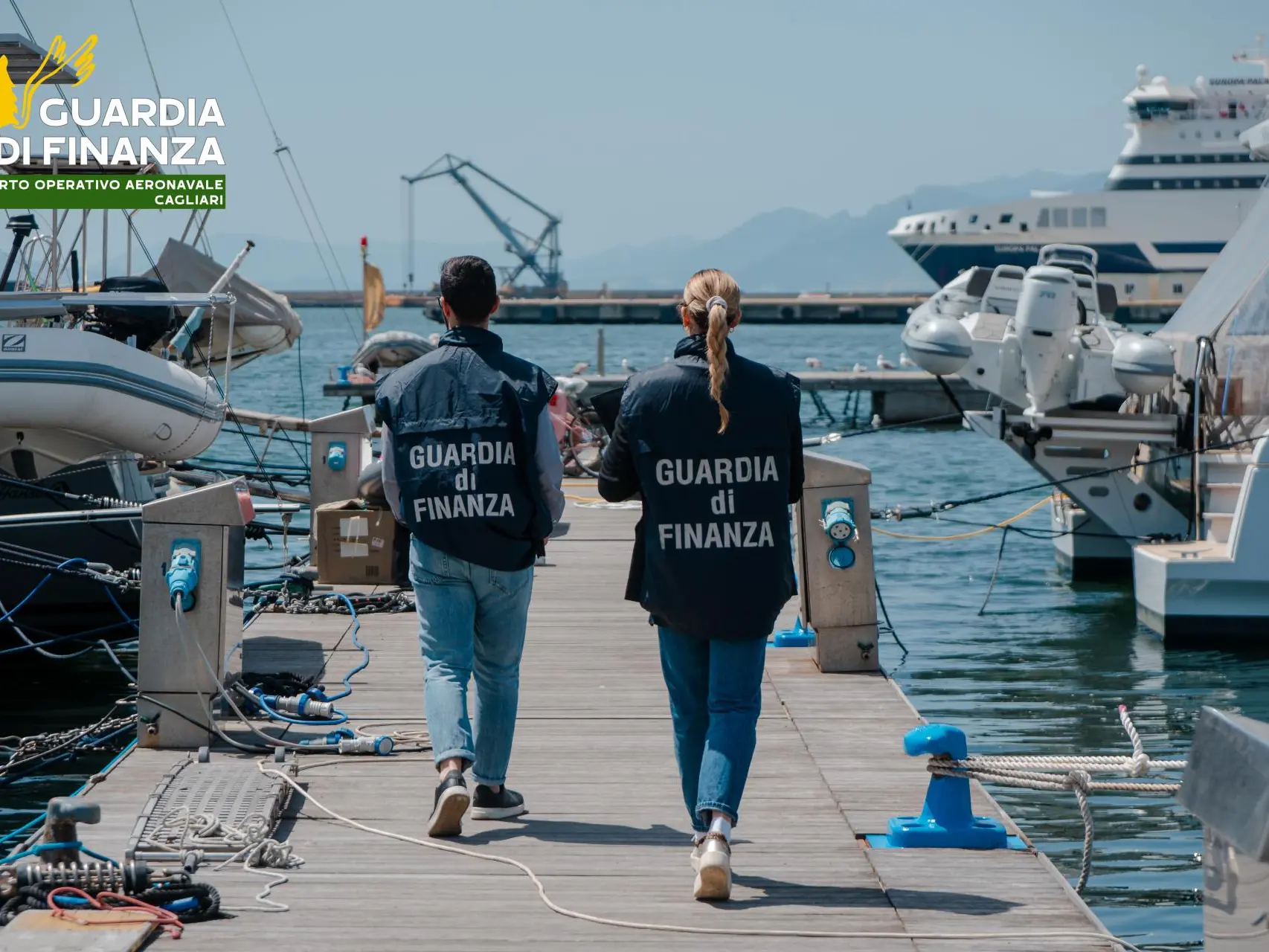 Controlli della Guardia di Finanza in porto a Cagliari
