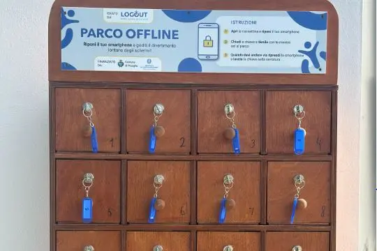 Le cassettine per custodire i cellulari - Ploaghe
