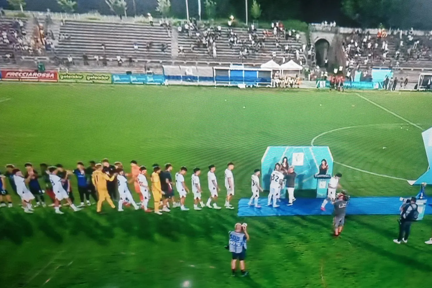 Il Cagliari Primavera durante la premiazione