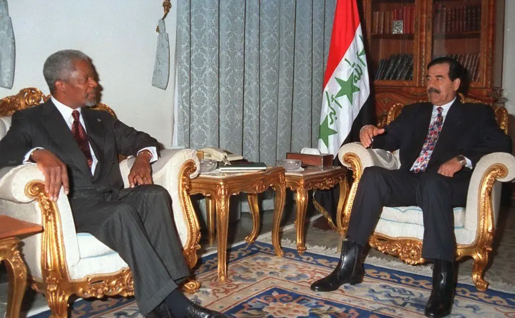 Il rais con l'allora segretario generale dell'Onu Kofi Annan