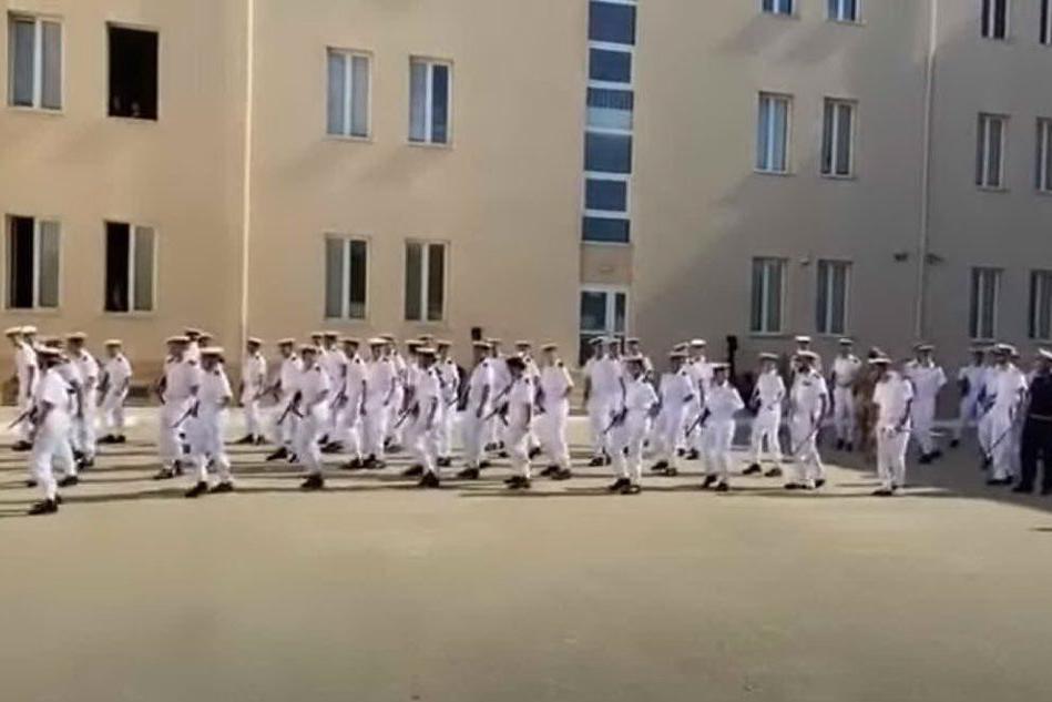 Il balletto alla cerimonia della Marina: tenente di vascello rischia dura sanzione