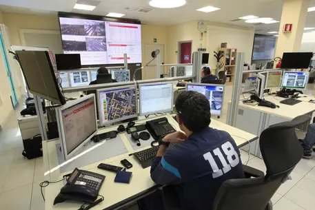 Una centrale operativa del 118 (Ansa)