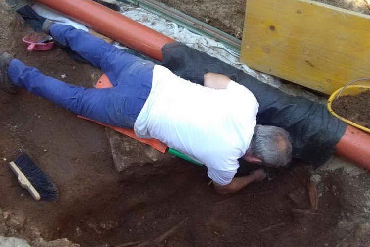 Porto Torres, gli scavi per la fibra portano alla luce un antico acquedotto