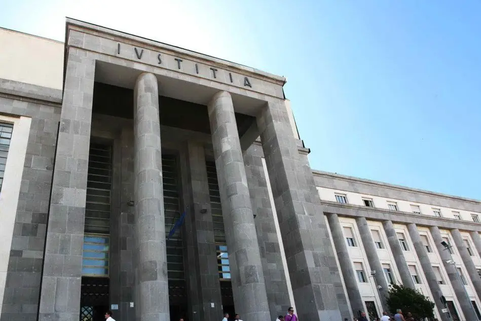 Il palazzo di giustizia cagliaritano