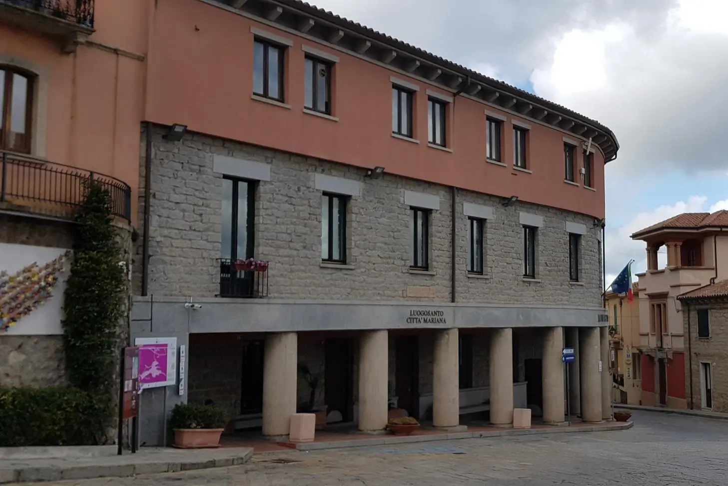 Luogosanto, il municipio (foto Ronchi)